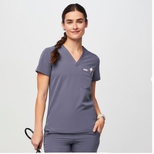 FIGS CATARINA SCRUB TOP